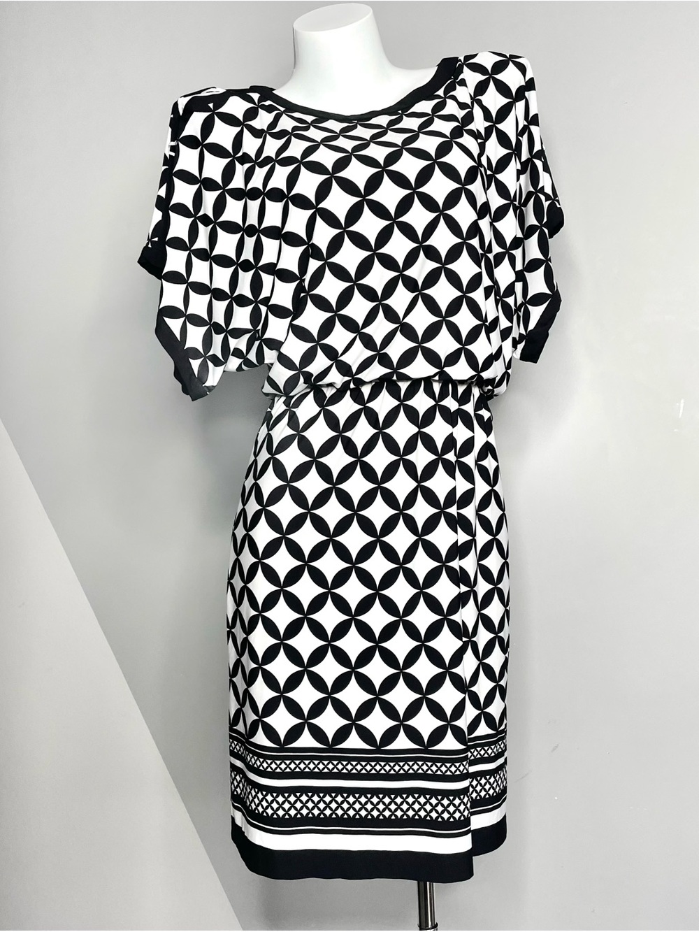 Vintage Black & White Geometric Batwing Short Sleeve Midi Dress